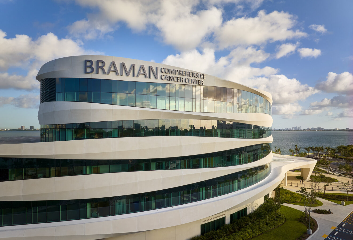 Aerial view of the curving facade overlooking Biscayne Bay, Braman Comprehensive Cancer Center by CannonDesign, Miami Beach, Florida