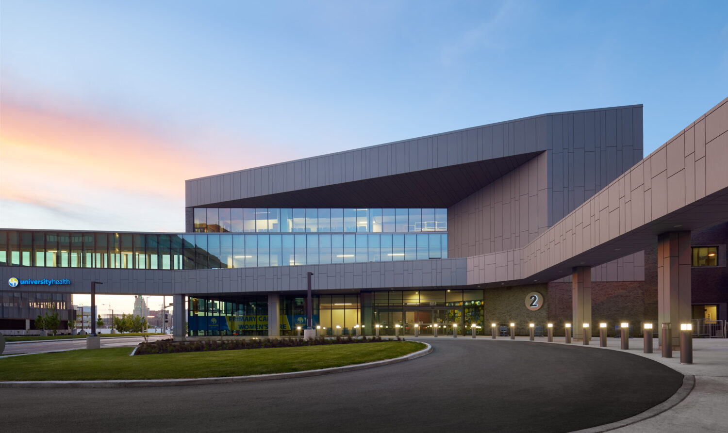 Exterior and entry drive at dusk, University Health Truman Medical Center by CannonDesign, Kansas City, Missouri